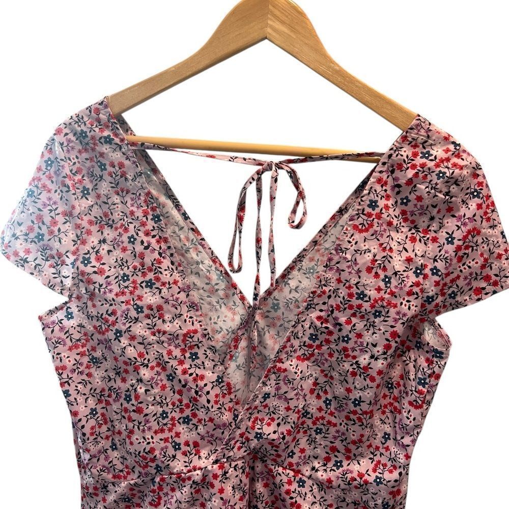 Lulus Pink Floral V-Neck Romper Back Tie Short Sleeve Size Medium - Picture 3 of 7